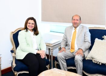 وزيرة الهجرة تبحث إشراك المصريين بالخارج في المبادرة الوطنية للمشروعات الخضراء الذكية