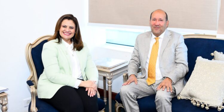 وزيرة الهجرة تبحث إشراك المصريين بالخارج في المبادرة الوطنية للمشروعات الخضراء الذكية