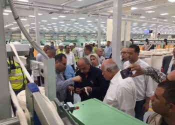 وزير قطاع الأعمال يتفقد مصنع “غزل 4” بالمحلة الكبرى