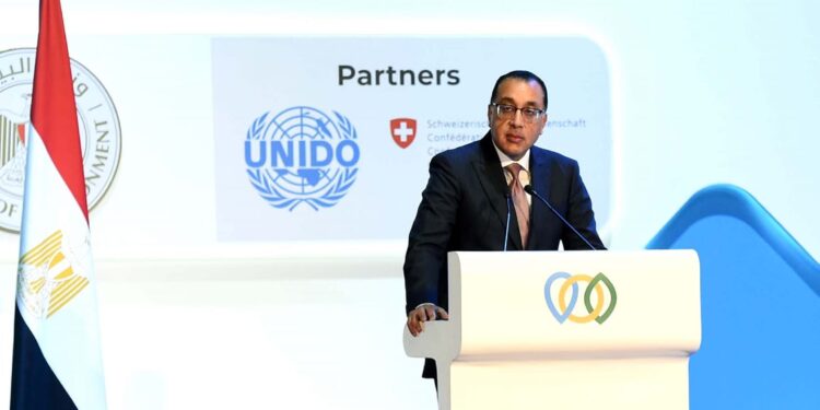 مدبولي: لدينا اقتناع راسخ بأن يلعب القطاع الخاص دورًا رائدًا في تنمية الاقتصاد الأخضر