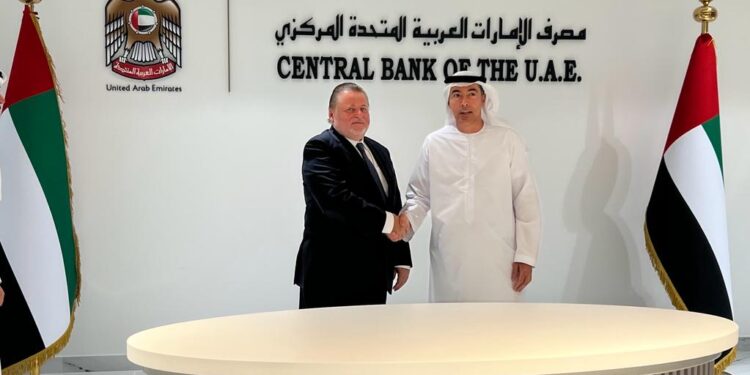 البنك المركزي المصري ونظيره الإماراتي يوقعان اتفاقية لمبادلة العملة