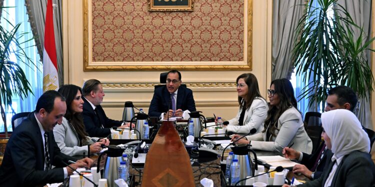 رئيس الوزراء يتابع موقف برنامج الطروحات الحكومية والإصلاحات الهيكلية