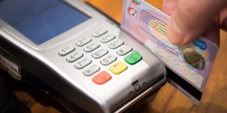 ماكينة “POS”… ما هي وكيف تحصل عليها ؟