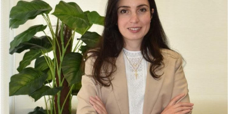 “اتش سى” تتوقع رفع لجنة السياسات النقدية سعر الفائدة 100 نقطة أساس بإجتماعها المقبل