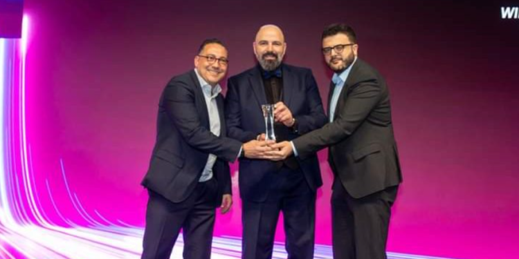 فريق EFG Hermes One يفوز بجائزة “أفضل منصة تداول”