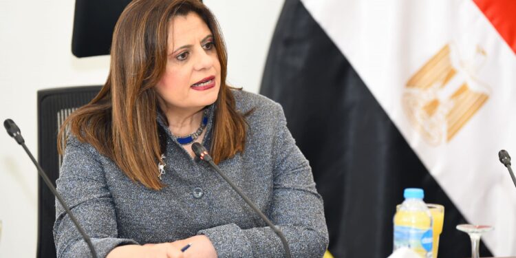 وزيرة الهجرة تعلن إعادة فتح مبادرة استيراد السيارات للمصريين بالخارج