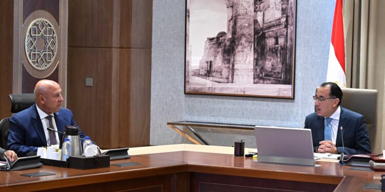 “مدبولي” يتابع الموقف التنفيذي للمرحلة الأولى من مشروع “ITS”