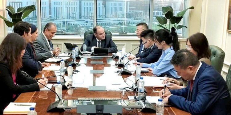 وزير التجارة يبحث مع وفد بنك الاستيراد والتصدير الصيني تعزيز سبل التعاون الاقتصادي