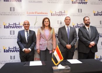 شراكة بين “صندوق مصر السيادي” و “تنوير” لتطوير المدرسة الخامسة بالقرية الكونية