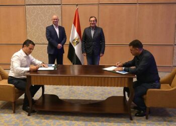 بإستثمارات 2.5 مليون دولار..توقيع عقد بين ” الثروة المعدنية” و “لوتس جولد كوربوريشن”