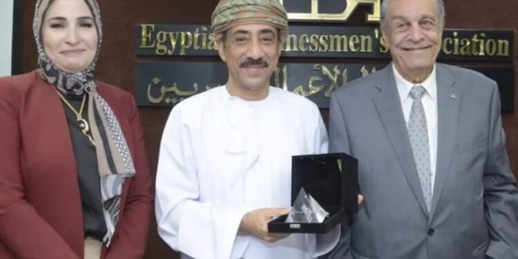 “رجال الأعمال المصريين” تبحث فرص التعاون مع سفير عمان في قطاع المشروعات الصغيرة والمتوسطة