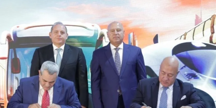 تعاون جديد بين البنك الأهلي و “تنظيم النقل البري” لدعم مشروعات شركات النقل