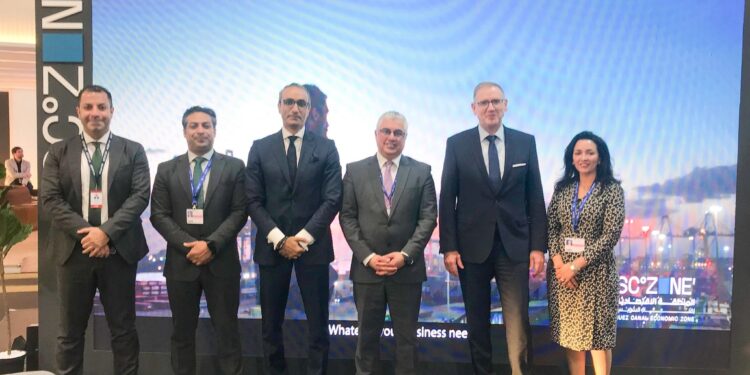 رئيس اقتصادية قناة السويس يلتقي شركات عالمية لبحث التعاون في إنتاج الوقود الأخضر