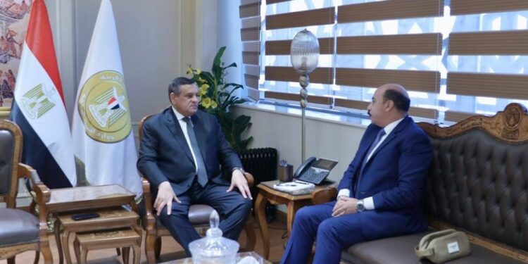 “آمنة” يتابع مع محافظ أسوان تنفيذ مبادرة توفير السلع الغذائية للمواطنين بأسعار مخفضة