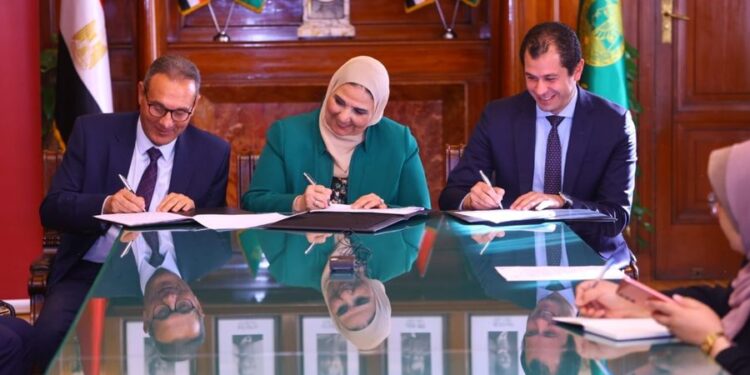 تعاون ثلاثي بين “التضامن” و “تحيا مصر” و بنك مصر لرعاية 100 ألف أسرة