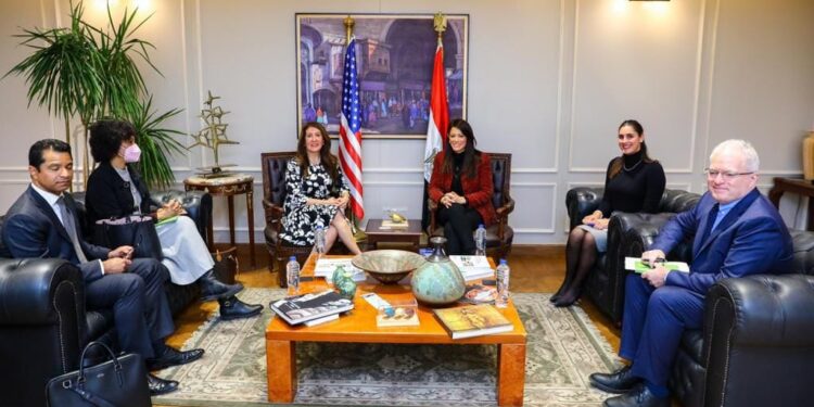 “المشاط” تبحث دفع العلاقات الاقتصادية المشتركة مع السفيرة الأمريكية لدى مصر