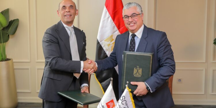 اقتصادية قناة السويس توقع بروتوكول تعاون مع بنك القاهرة لدعم الخطة الترويجية للمنطقة