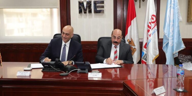 توقيع عقود بين جهاز تنمية المشروعات ومحافظة أسوان لتطوير الخدمات الأساسية بقرية كركر