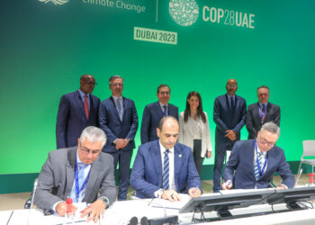 باستثمارات 1.1 مليار دولار…اقتصادية قناة السويس تتعاون مع “سكاتك” لتموين السفن بالوقود الأخضر