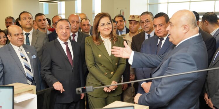 وزيرا التخطيط والتنمية الاقتصادية والتنمية المحلية ومحافظ الإسكندرية يفتتحوا مركز خدمات مصر