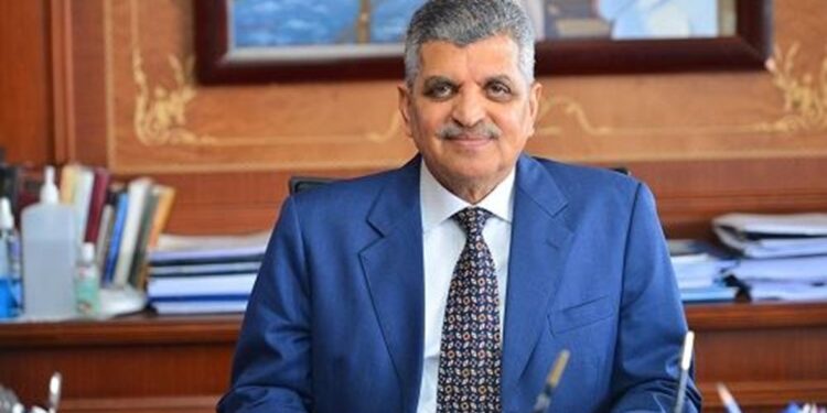 هل تدرس هيئة قناة السويس توريق عائداتها بالدولار؟ رئيس الهيئة يجيب (فيديو )