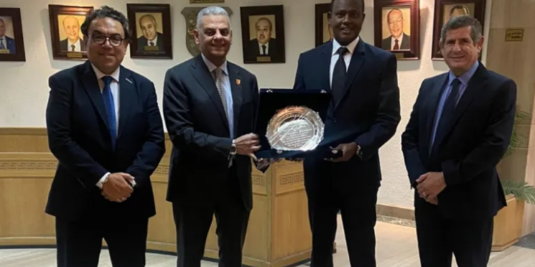 “أفريكا ري” و “اتحاد التأمين” يبحثان أوجه التعاون المشترك