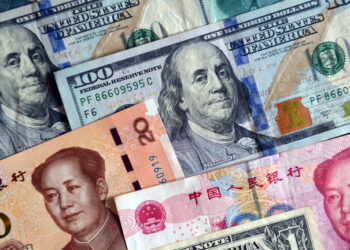 هل تحل العملة الصينية محل الدولار الأمريكي في التجارة العالمية؟
