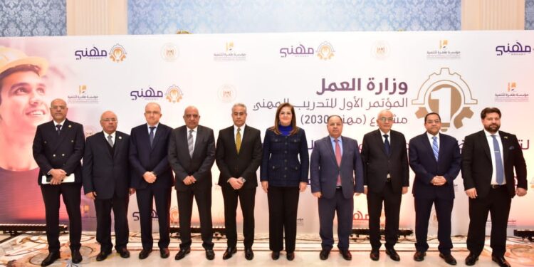 وزير العمل يُطلق مشروع “مهني 2030” لتأهيل الشباب على مِهن سوق العمل