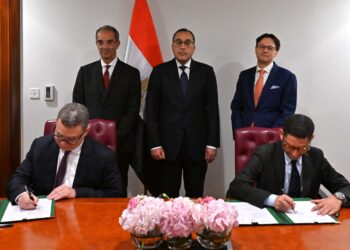 رئيس الوزراء يشهد توقيع اتفاقية تعاون بين “إيتيدا” و “شبكة المشرق العالمية” الإماراتية