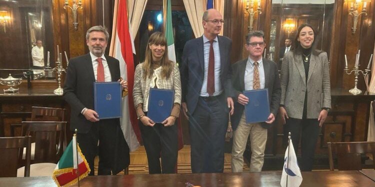 تعاون بين إيطاليا و”البنك الأوروبي لإعادة الإعمار” لدعم المشروعات الصغيرة في مصر