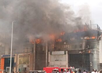 عاجل ..نشوب حريق داخل مجمع البنوك بالتجمع الخامس