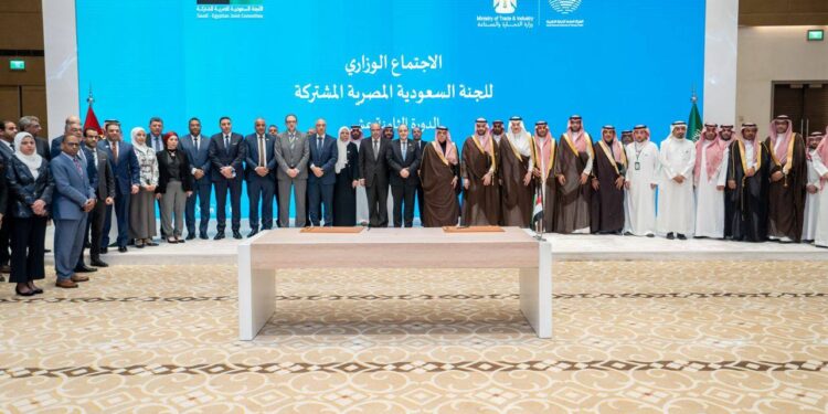 وزيرا التجارة بمصر والسعودية يترأسان الاجتماع الوزاري للدورة الثامنة عشر للجنة المشتركة