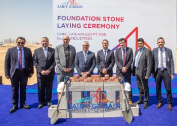 باستثمارات 175 مليون يورو…وضع حجر الأساس لمصنع لإنتاج الزجاج ومحطة طاقة شمسية بالسخنة