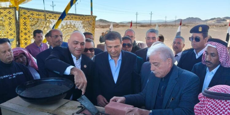 باسل رحمي يلتقي مع محافظ جنوب سيناء للتوسع في تمويل المشروعات الصغيرة بالمحافظة