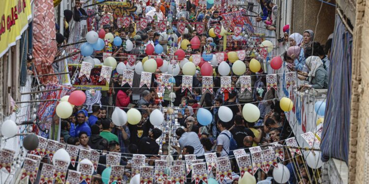 رئيس الوزراء : إجازة رسمية من 9 إلى 14 أبريل الجاري بمناسبة عيد الفطر المبارك