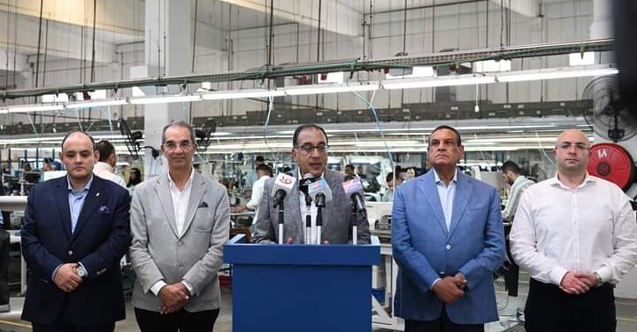 رئيس الوزراء: شغل الحكومة الشاغل هو كيف ينمو قطاع الصناعة
