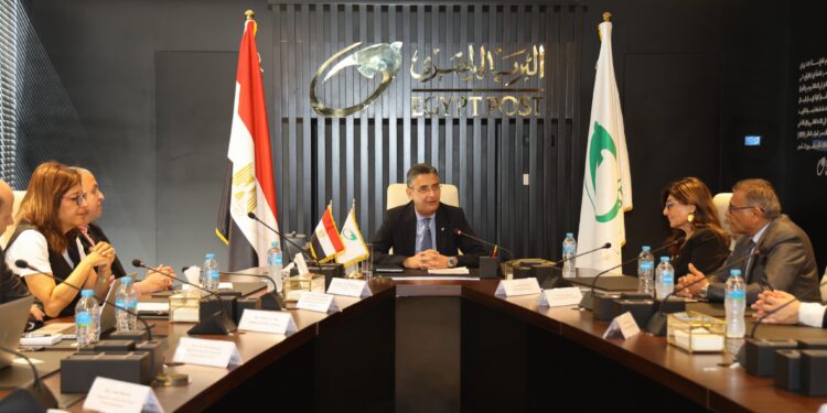 رئيس البريد يلتقي ممثلي غرفة التجارة الأمريكية وكبرى شركات البريد السريع في مصر