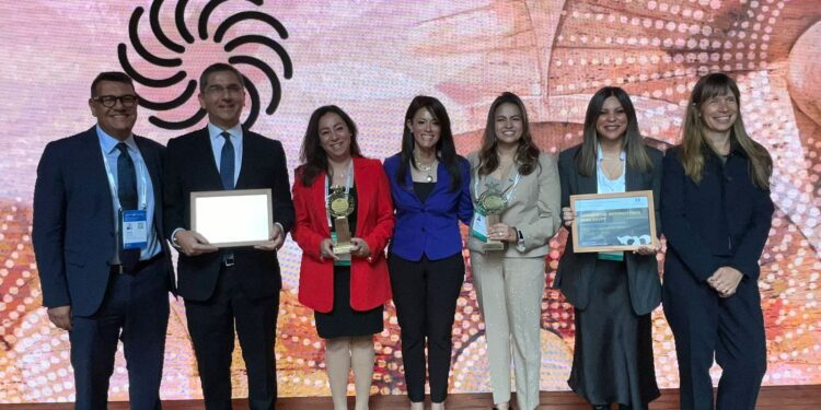 ” الأهلي المصري “و “التجاري الدولي “يفوزان بجوائز من “الأوروبي لإعادة الإعمار والتنمية”