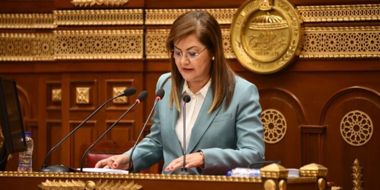 الحكومة المصرية تستهدف توفير 900 ألف فرصة عمل إضافية بالقطاعات السلعيّة والخدميّة