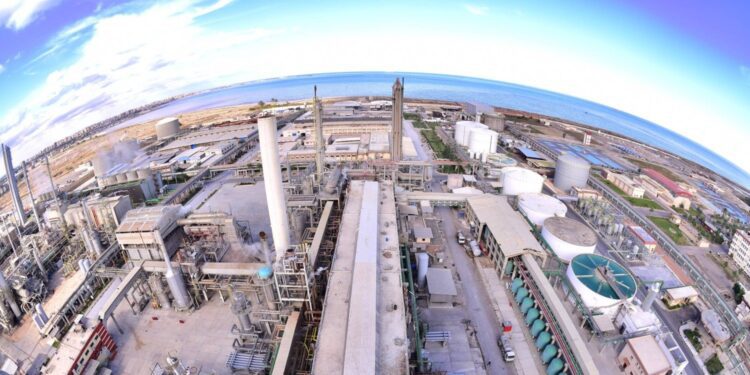 عاجل ..”أبوقير للأسمدة” تعلن وقف مصانعها الثلاثة بسبب انقطاع إمدادات الغاز