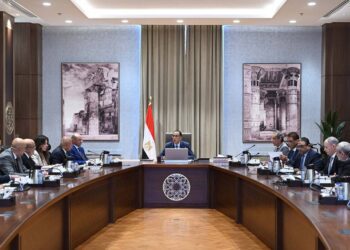 الحكومة تسعى لضبط منظومة النقل التشاركي وتقنين أوضاع الشركات