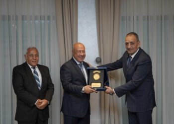 البنك الأهلي يتعاون مع مجمع الإصدارات المؤمنة والذكية في تصنيع الورق الخام للشيكات المصرفية