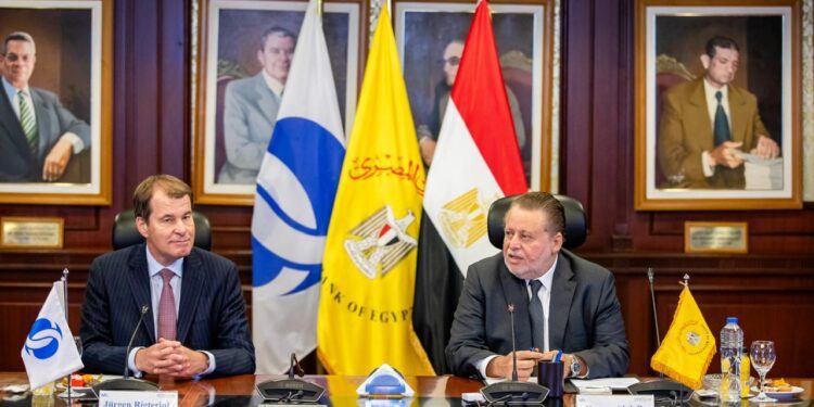 عاجل ..محافظ “المركزي المصري” يوقع على ميثاق مبادرة تمويل رائدات الأعمال “We-Fi”