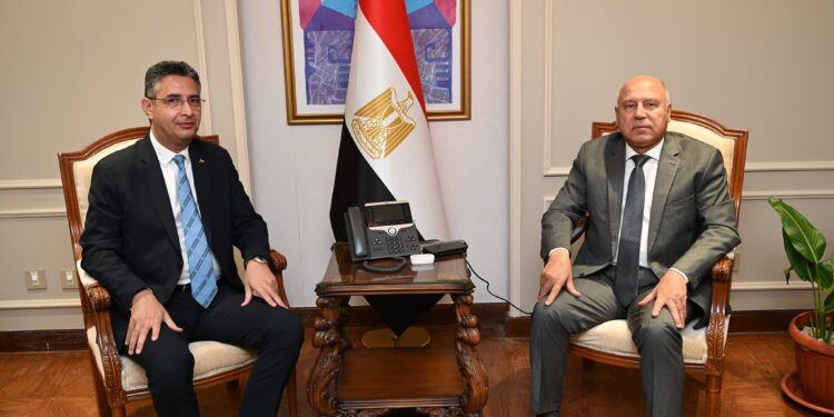 وزير الصناعة : جاري الإعداد لإنشاء أول مصنع للحاويات في مصر