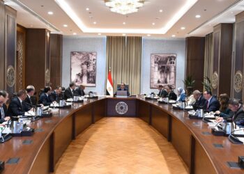 في أول اجتماع لها ..الحكومة الجديدة تتعهد بحل نهائي لأزمة الكهرباء