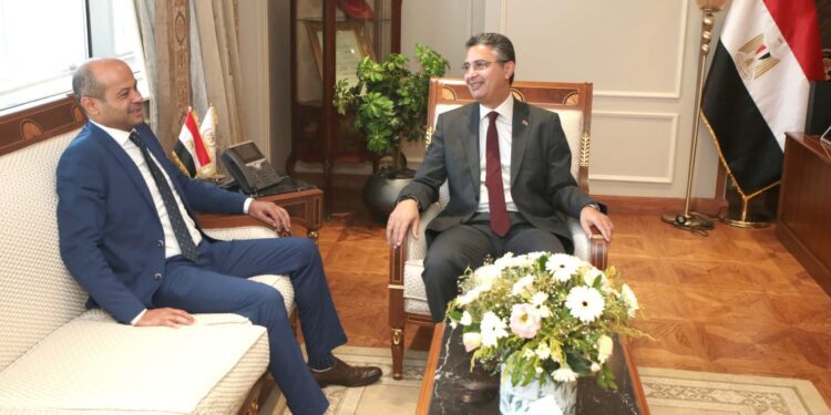 وزير التموين ورئيس البورصة يبحثان تنشيط البورصة السلعية