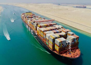 الحكومة تنفي بيع قناة السويس مقابل تريليون دولار
