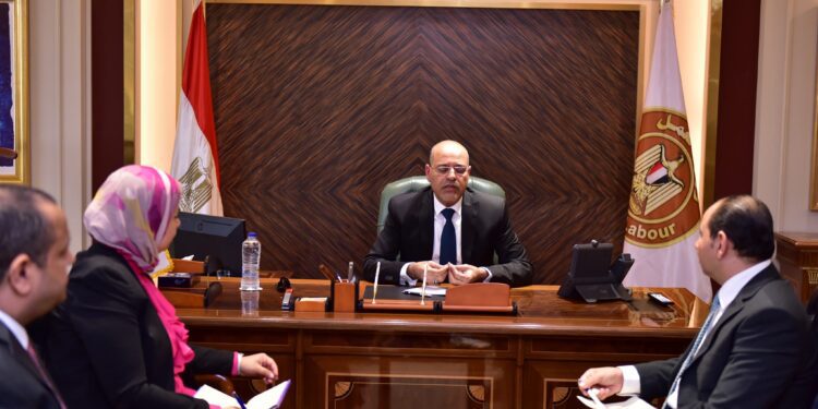 وزير العمل الجديد : حصر العمالة غير المنتظمة في مواقع العمل