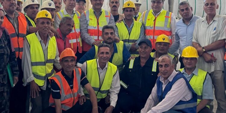 وزير قطاع الأعمال : اهتمام كبير بصناعة البوليستر والتوسع فيها