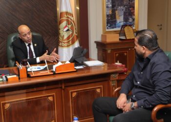 وزير العمل يستقبل شابًا صاحب تجربة رائدة في المشروعات الصغيرة